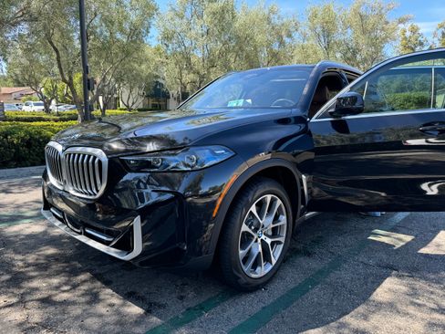 Used 2025 BMW X5 xDrive40i AWD/4WD image 1