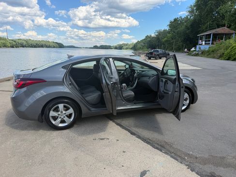 Used 2013 Hyundai Elantra GLS w/ Preferred Pkg FWD image 5