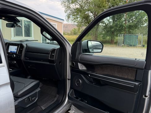 Used 2021 Ford Expedition Max Limited AWD/4WD image 23