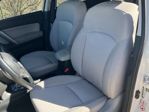 Used 2016 Subaru Forester 2.5i Premium image 10