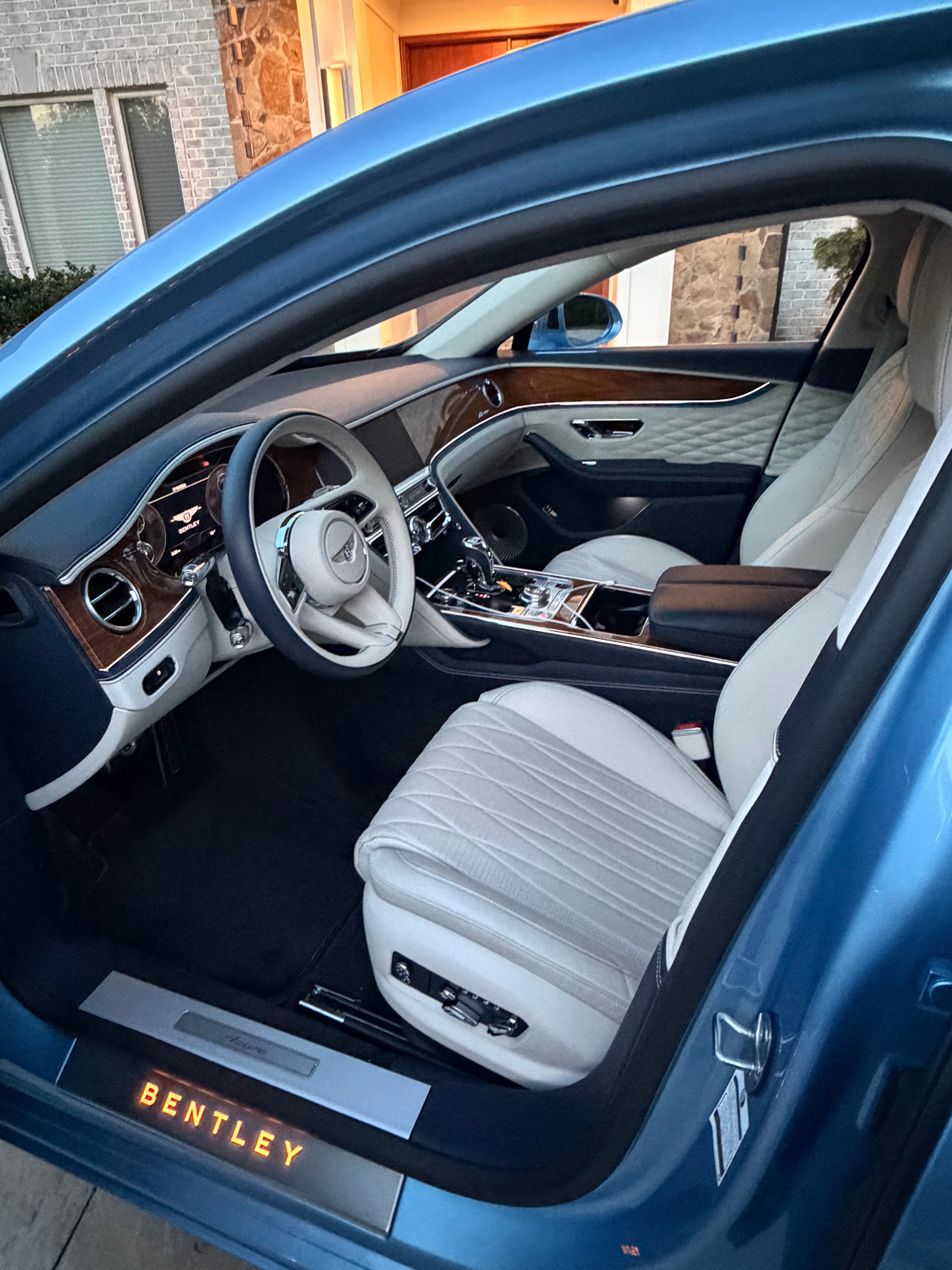 Used 2024 Bentley Flying Spur Azure AWD/4WD image 8