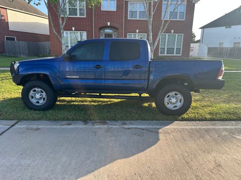 Used 2015 Toyota Tacoma 4x4 Double Cab w/ SR5 Package image 2