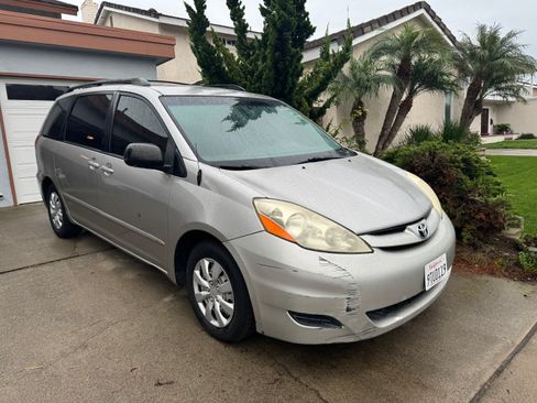 Used 2007 Toyota Sienna CE image 1