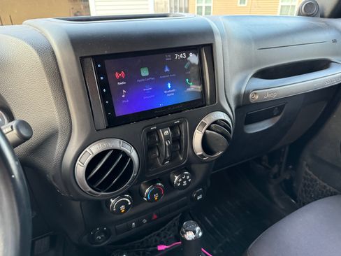 Used 2013 Jeep Wrangler Unlimited Sport image 12