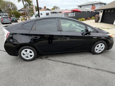 Used 2011 Toyota Prius Four w/ Navigation Pkg FWD image 4