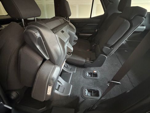 Used 2025 Toyota 4Runner SR5 AWD/4WD image 11
