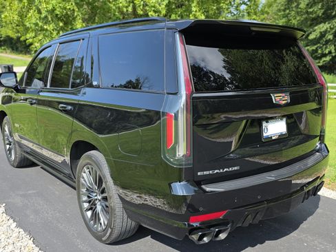 Used 2023 Cadillac Escalade V AWD/4WD image 4