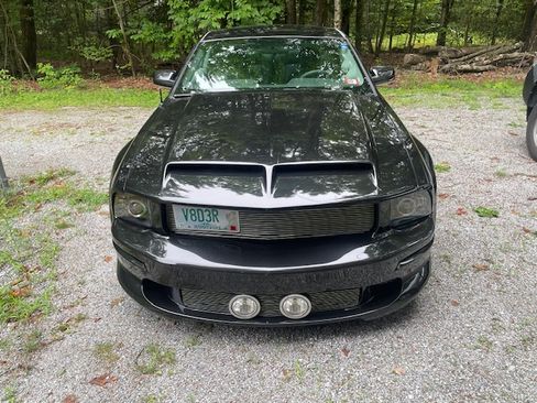 Used 2009 Ford Mustang GT Premium RWD image 2