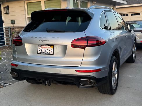 Used 2015 Porsche Cayenne Diesel AWD/4WD image 2