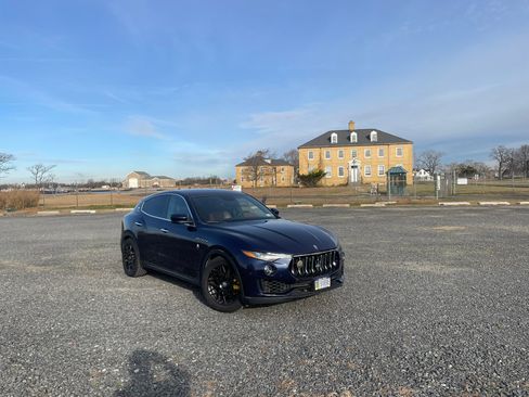 Used 2017 Maserati Levante image 6