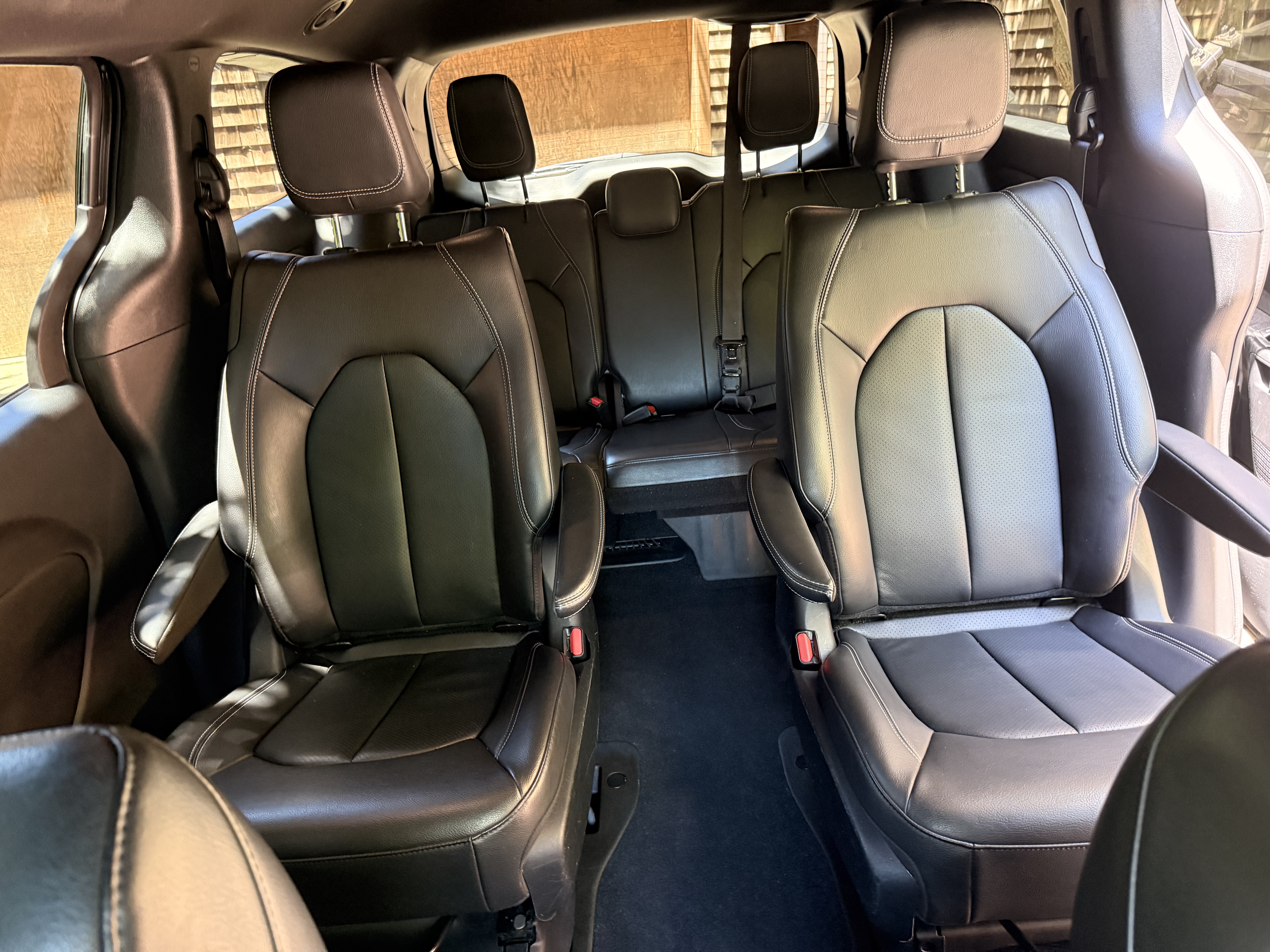 Used 2022 Chrysler Pacifica Touring-L w/ S Appearance Package FWD image 8