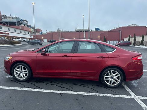 Used 2013 Ford Fusion SE image 2
