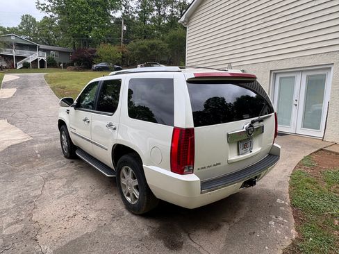 Used 2007 Cadillac Escalade 2WD w/ Information Package image 5