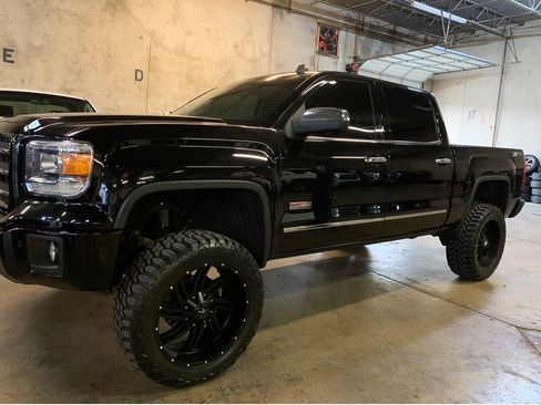 Used 2014 GMC Sierra 1500 SLT w/ All-Terrain Package AWD/4WD image 4