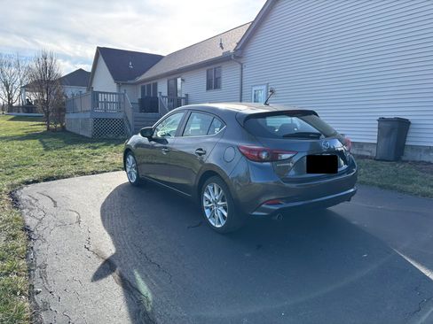 Used 2017 MAZDA MAZDA3 Touring image 4