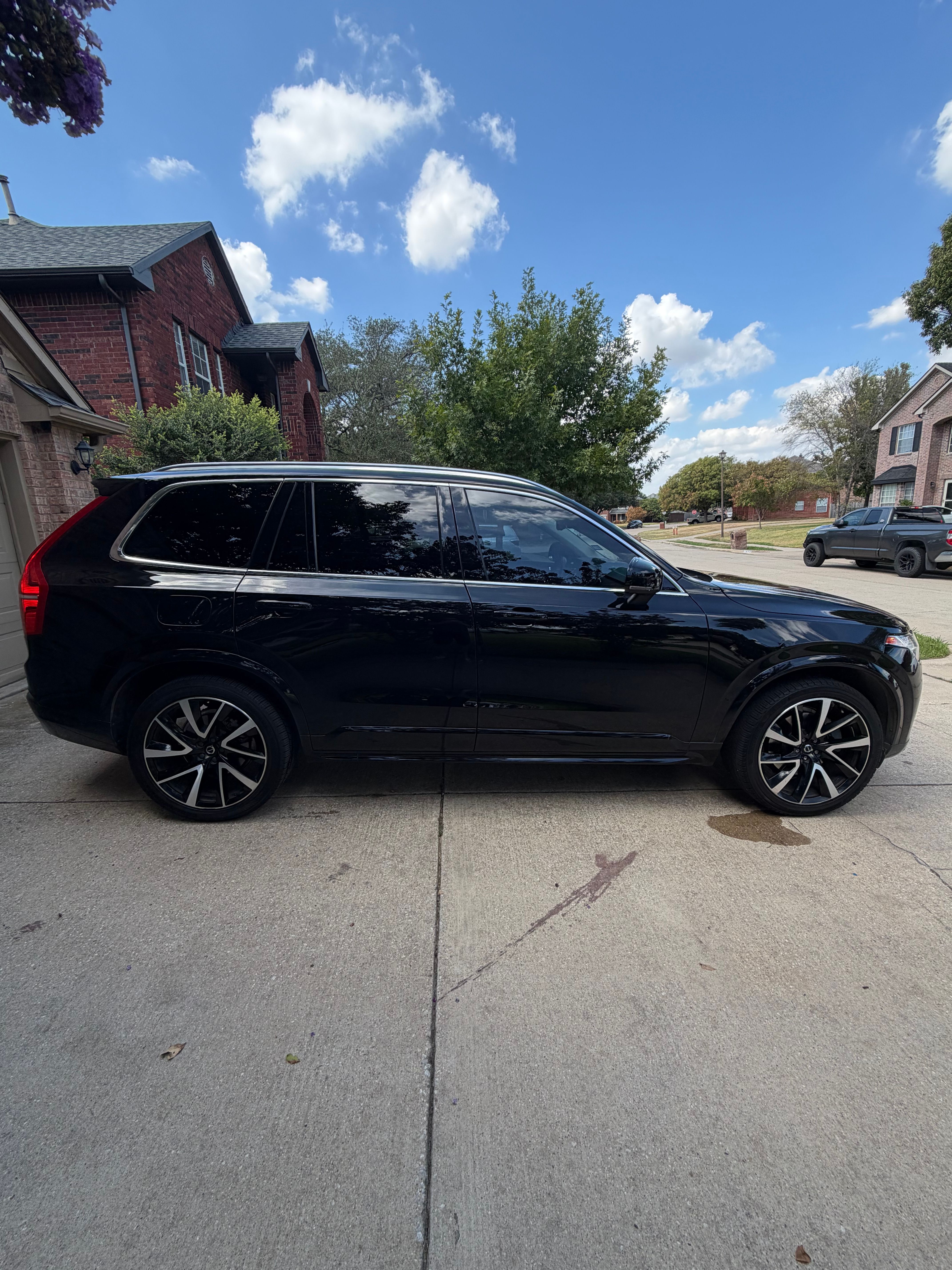 Used 2020 Volvo XC90 T6 Momentum w/ Protection Package AWD/4WD image 9