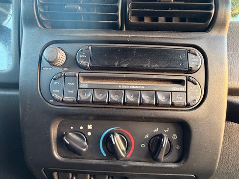 Used 2006 Jeep Wrangler X w/ Premium Audio Group image 21