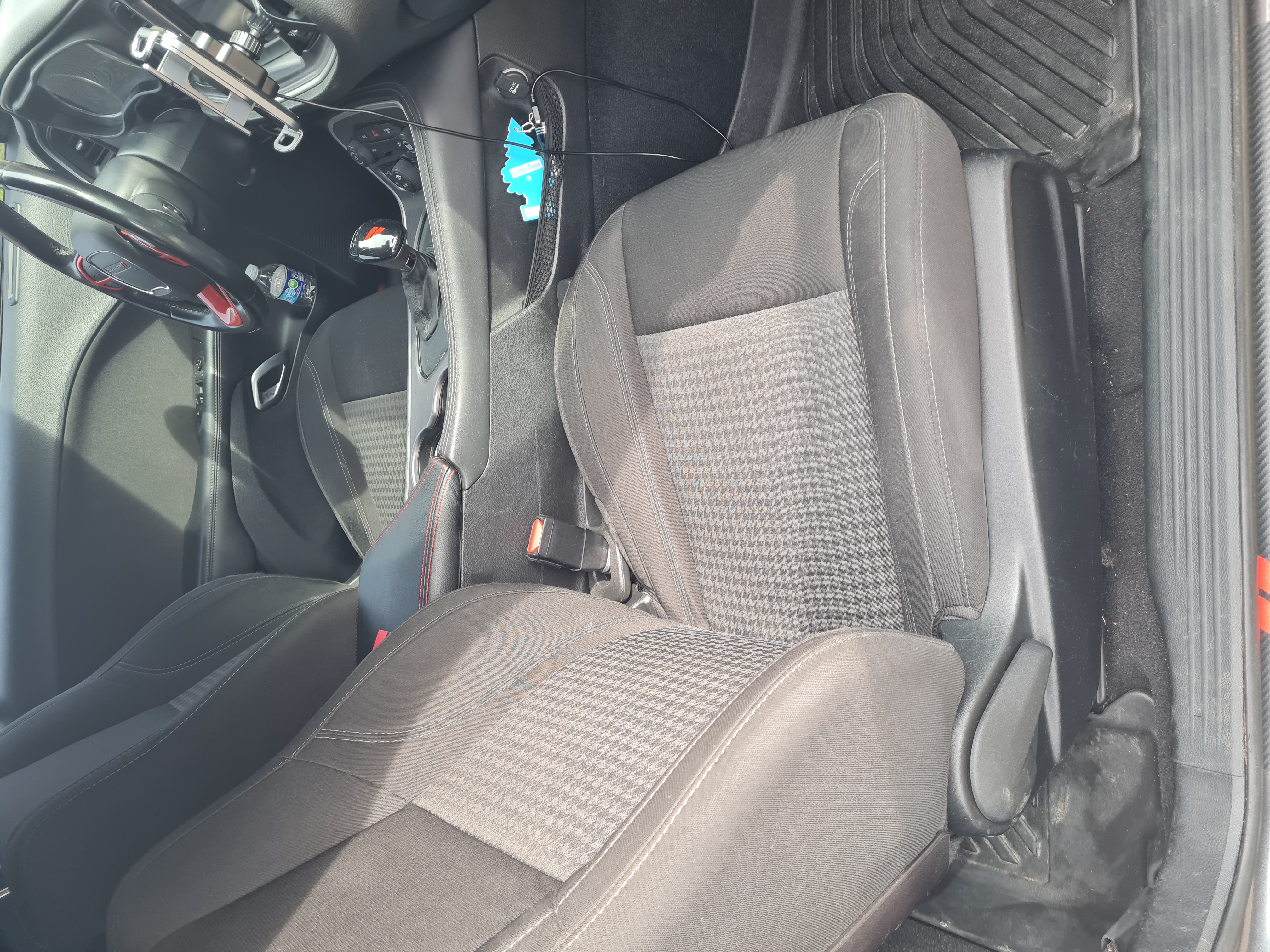 Used 2019 Dodge Challenger SXT RWD image 19