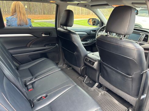 Used 2015 Toyota Highlander XLE image 5