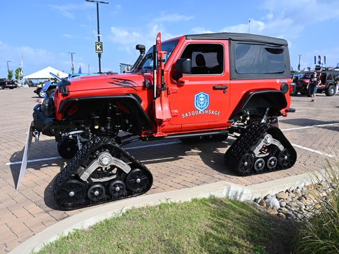 Used 2022 Jeep Wrangler Sport image 15