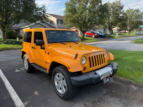 Used 2012 Jeep Wrangler Sahara w/ Connectivity Group AWD/4WD image 1