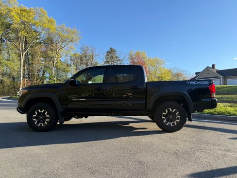 Used 2016 Toyota Tacoma TRD Off-Road w/ Premium & Technology Package AWD/4WD image 5