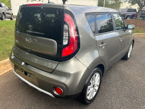 Used 2019 Kia Soul + image 5