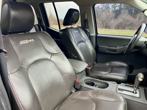 Used 2014 Nissan Xterra PRO-4X w/ Pro-4x Leather Package AWD/4WD image 8