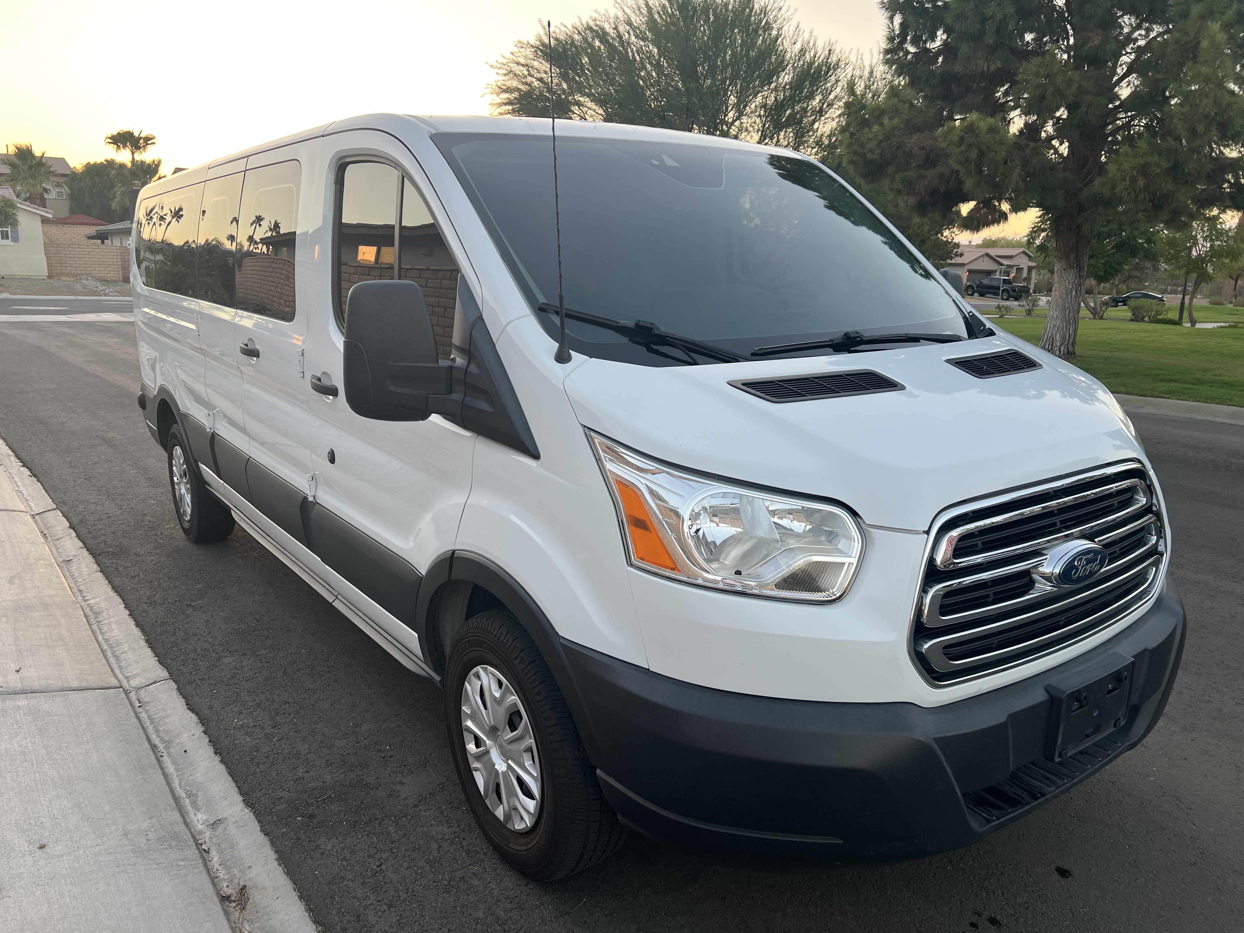 Used 2019 Ford Transit 350 XLT RWD image 1