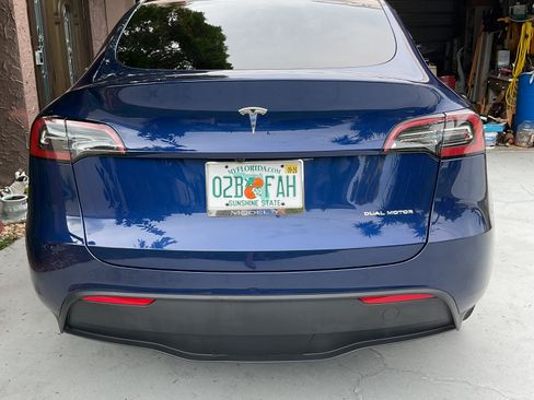 Used 2024 Tesla Model Y Long Range AWD/4WD image 2