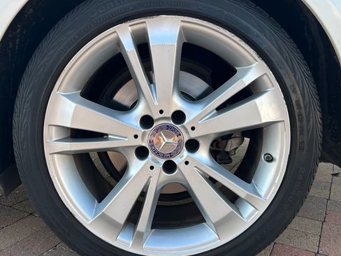 Used 2013 Mercedes-Benz E 350 4MATIC Sedan image 23