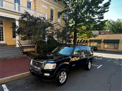 Used 2008 Ford Explorer XLT image 1
