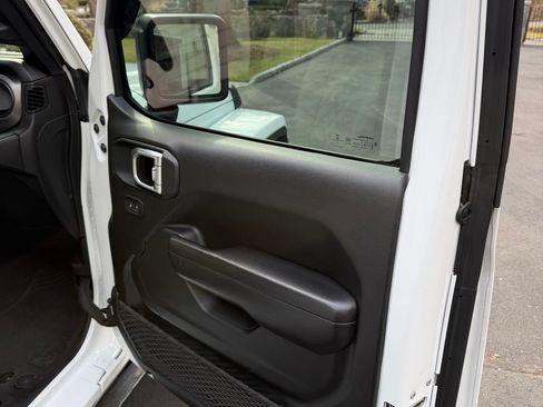 Used 2021 Jeep Gladiator Sport image 14