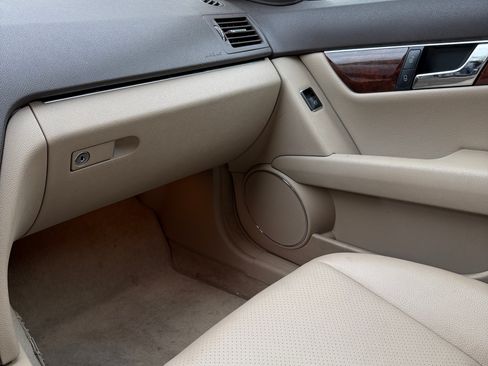 Used 2011 Mercedes-Benz C 300 4MATIC Sedan image 13