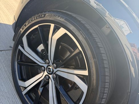 Used 2023 Volvo XC60 B5 Ultimate image 8