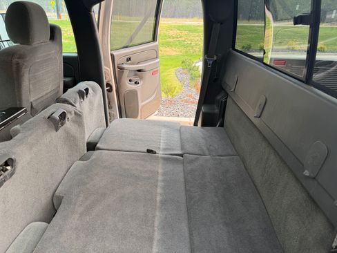 Used 2004 Chevrolet Silverado 3500 LS w/ Heavy-Duty Power Package AWD/4WD image 26