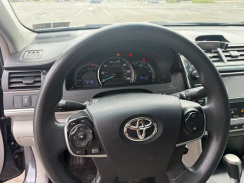 Used 2012 Toyota Camry LE FWD image 7