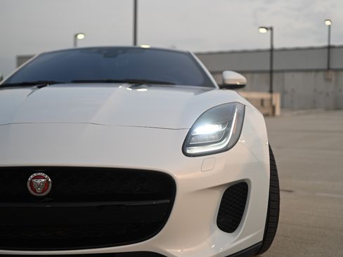Used 2020 Jaguar F-TYPE Coupe RWD image 6
