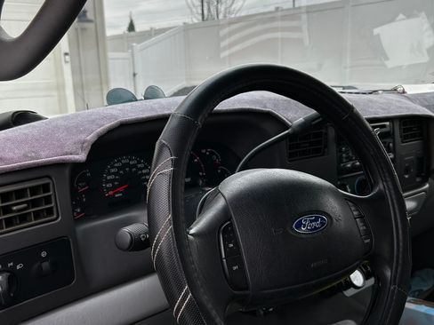 Used 2003 Ford F250 XLT image 6