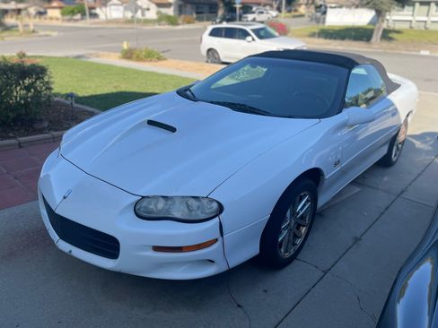 Used 2000 Chevrolet Camaro Z28 w/ SS Performance/Appearance Pkg image 2