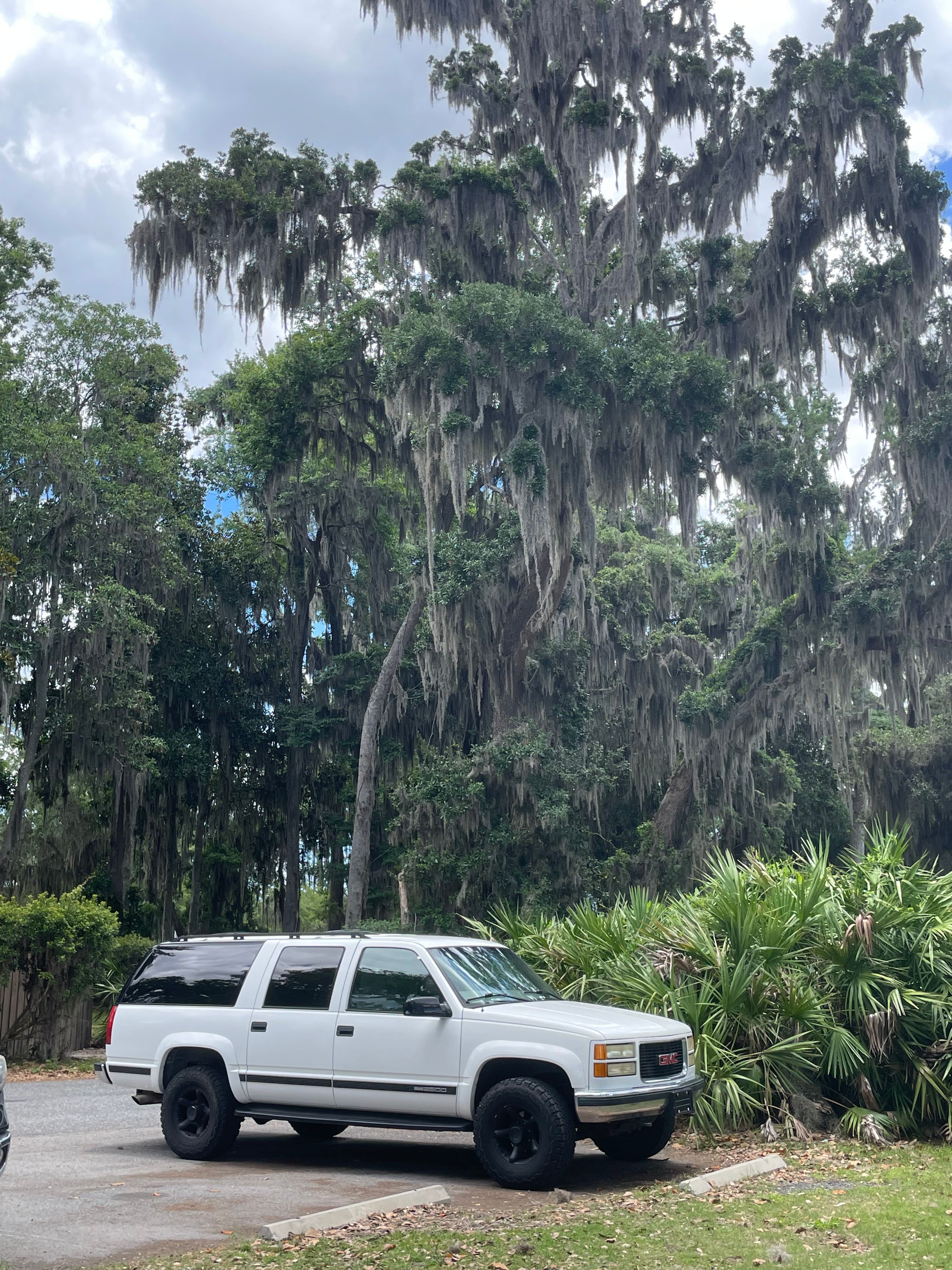 Used 1999 GMC Suburban 2500 w/ Marketing Opt Pkg 3 AWD/4WD image 4
