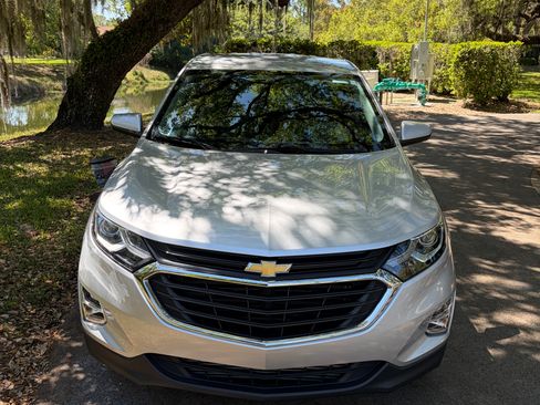 Used 2020 Chevrolet Equinox LT image 2