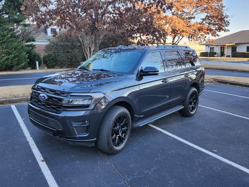 Used 2022 Ford Expedition XLT image 4