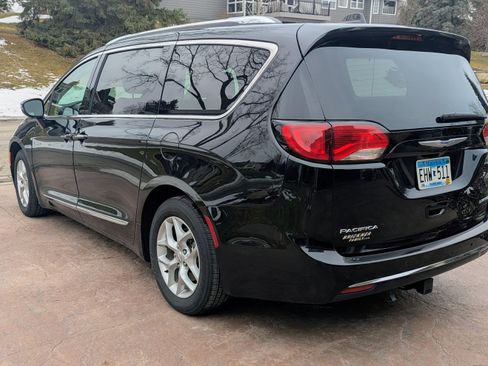 Used 2019 Chrysler Pacifica Limited image 6