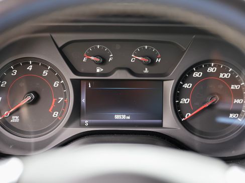 Used 2018 Chevrolet Camaro LT RWD image 5