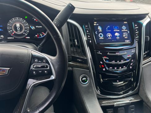 Used 2018 Cadillac Escalade ESV Platinum image 2