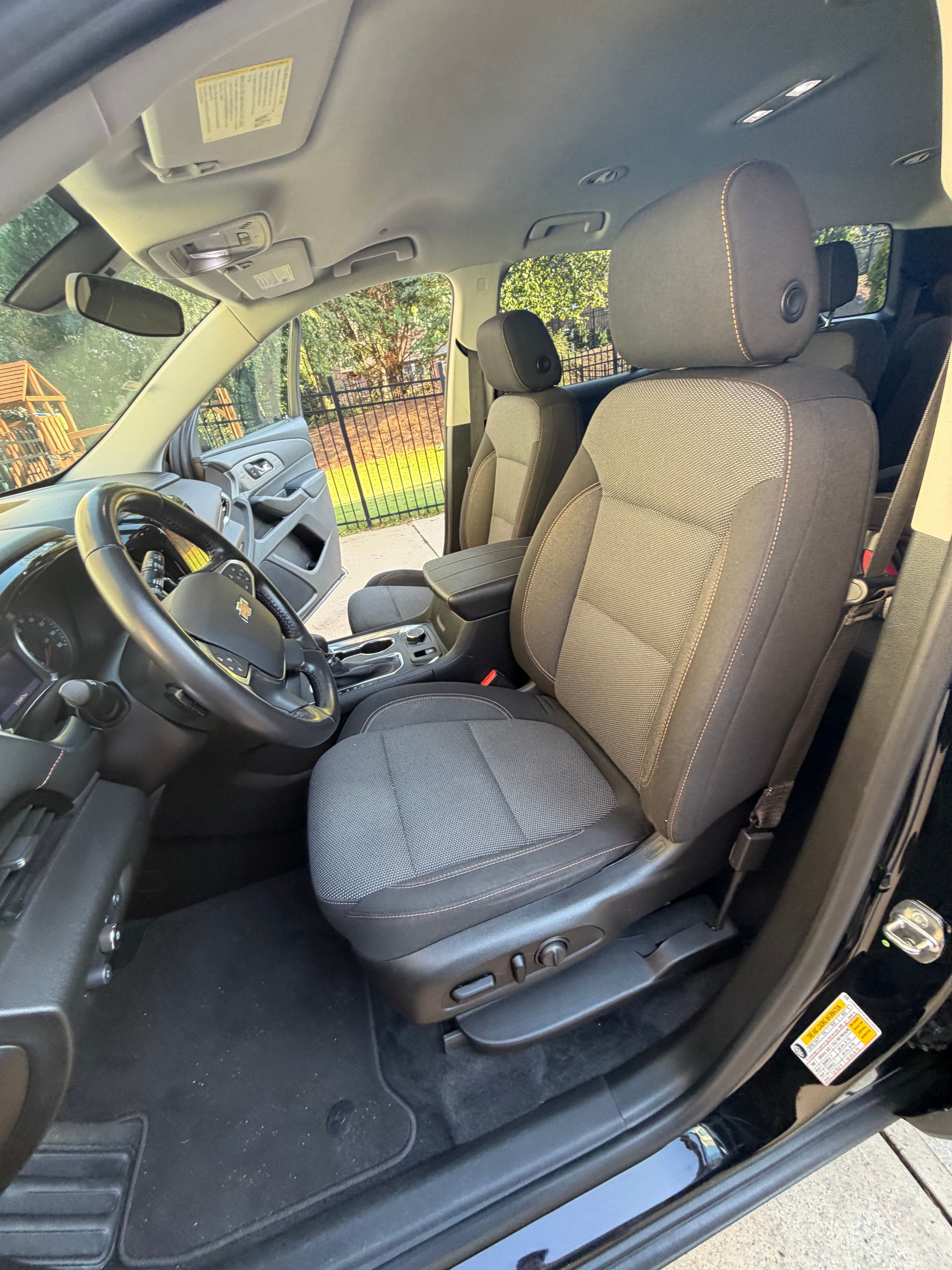 Used 2021 Chevrolet Traverse LT FWD image 20