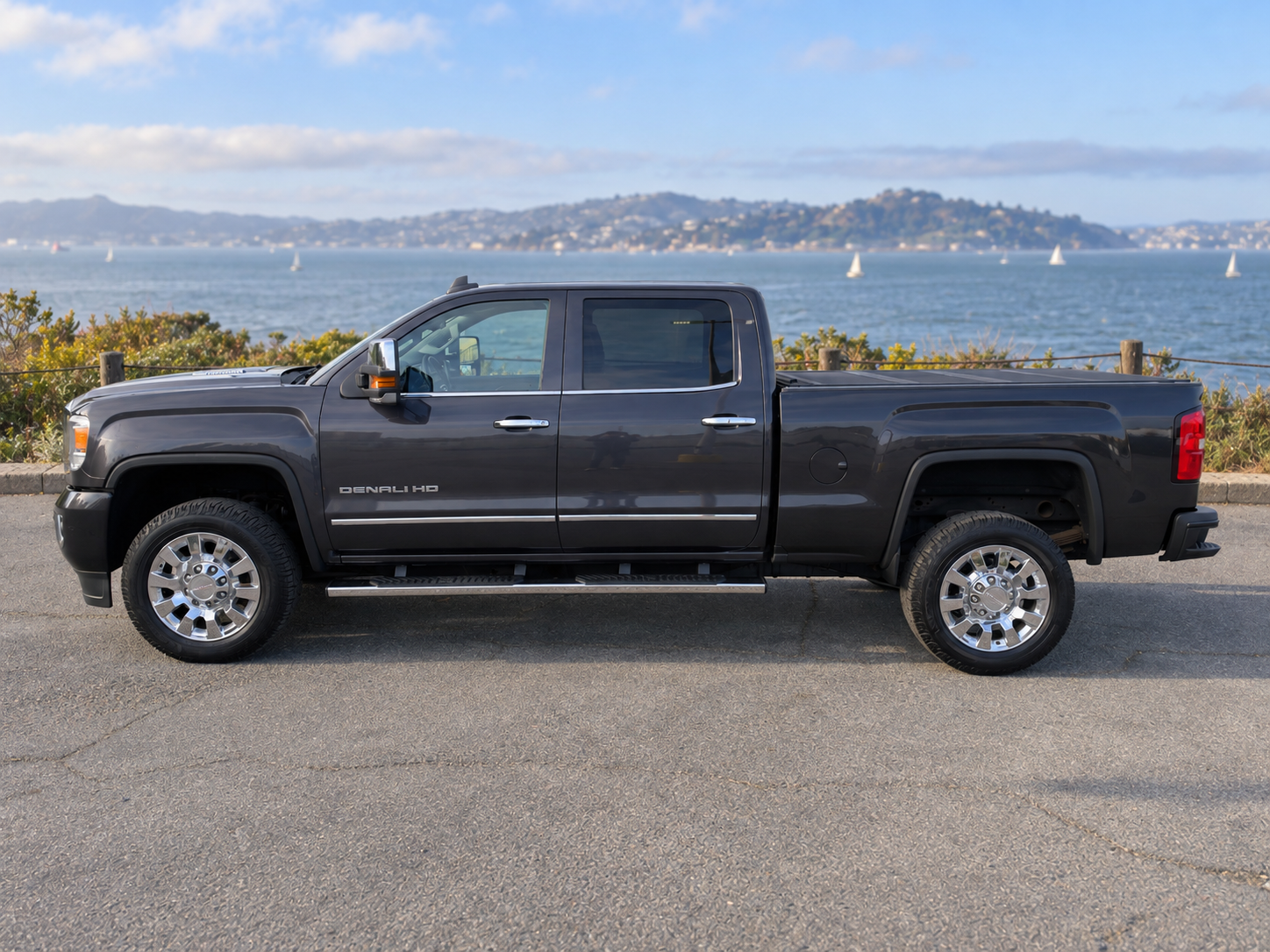 Used 2016 GMC Sierra 2500 Denali w/ Duramax Plus Package AWD/4WD image 4