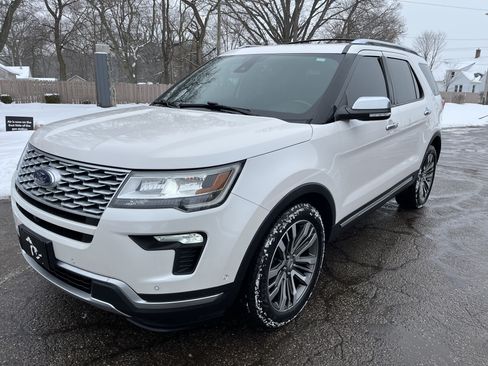 Used 2018 Ford Explorer Platinum image 4