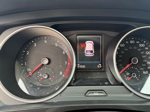 Used 2019 Volkswagen Tiguan SE image 9